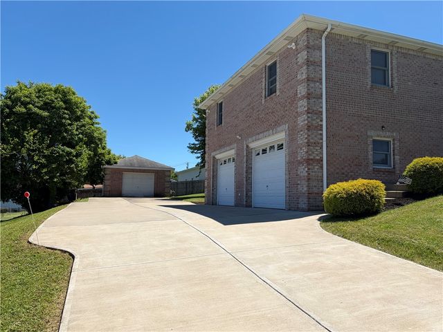 902 Central Dr, New Eagle, PA 15067