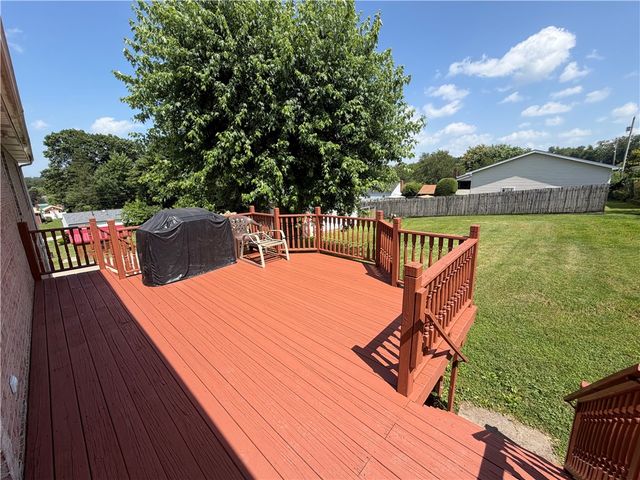 902 Central Dr, New Eagle, PA 15067