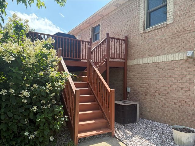 902 Central Dr, New Eagle, PA 15067