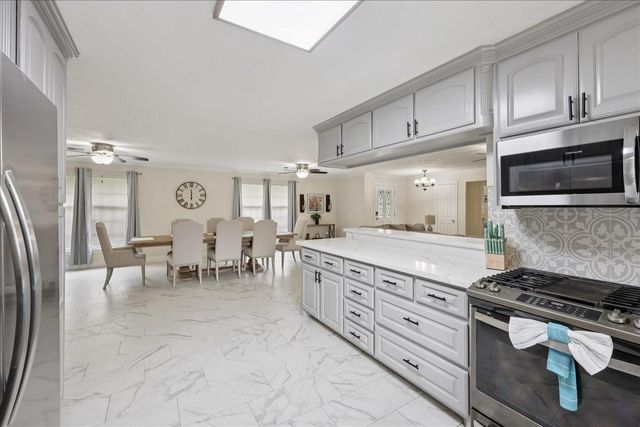 167 Ridgewood Street, Bridge City, TX 77611