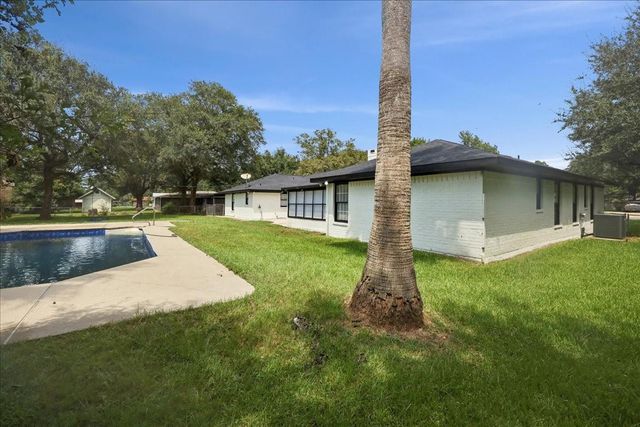 167 Ridgewood Street, Bridge City, TX 77611