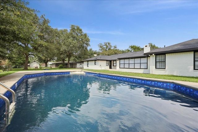 167 Ridgewood Street, Bridge City, TX 77611