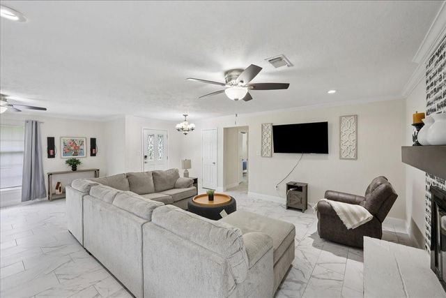 167 Ridgewood Street, Bridge City, TX 77611