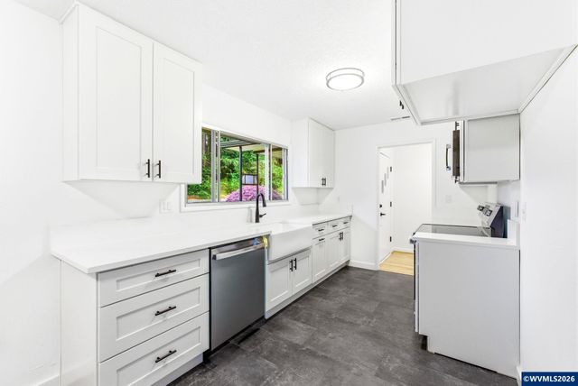 368 Stoneway Dr NW, Salem, OR 97304