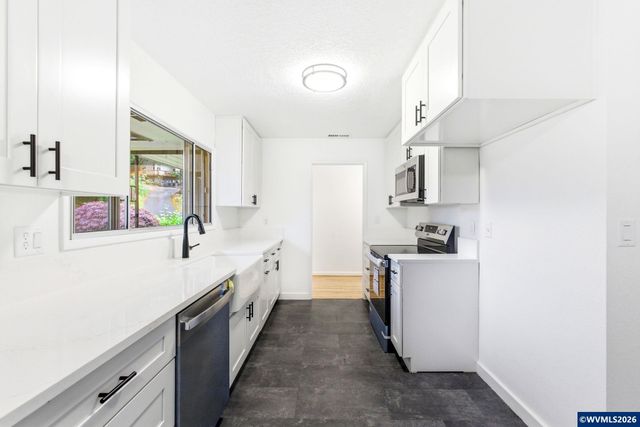 368 Stoneway Dr NW, Salem, OR 97304