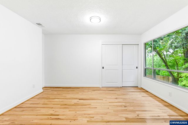 368 Stoneway Dr NW, Salem, OR 97304
