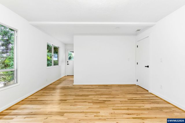 368 Stoneway Dr NW, Salem, OR 97304