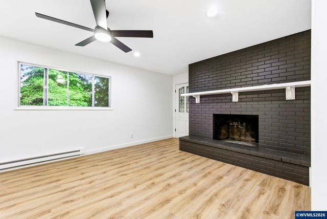 368 Stoneway Dr NW, Salem, OR 97304