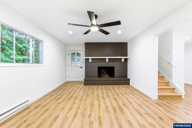 368 Stoneway Dr NW, Salem, OR 97304