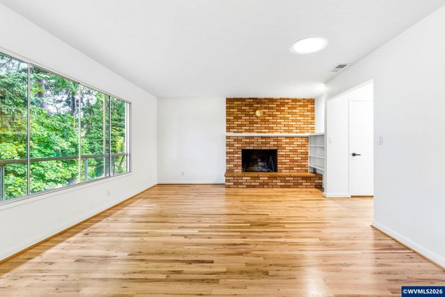 368 Stoneway Dr NW, Salem, OR 97304