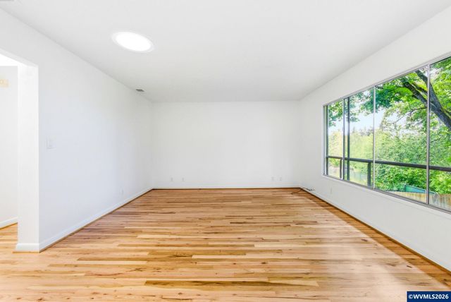 368 Stoneway Dr NW, Salem, OR 97304
