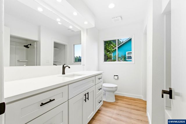 368 Stoneway Dr NW, Salem, OR 97304
