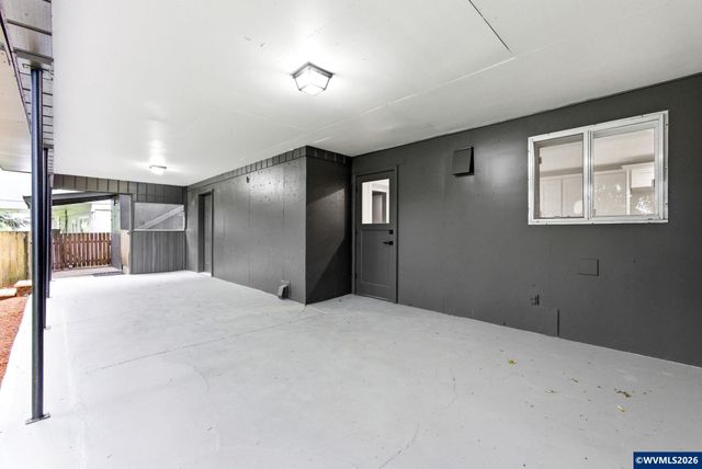 368 Stoneway Dr NW, Salem, OR 97304