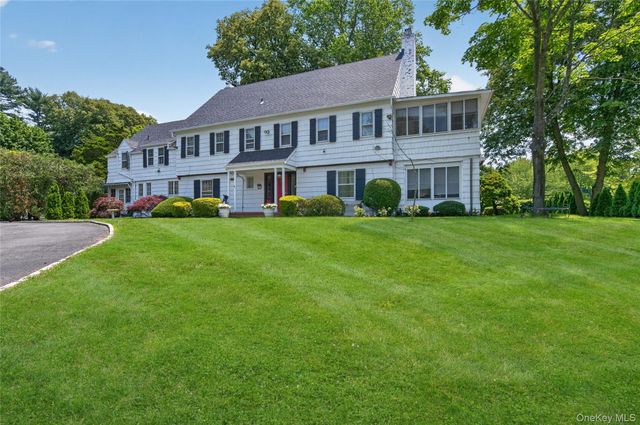 5 Kohlsaat Court, Smithtown, NY 11787