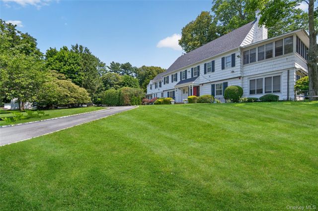 5 Kohlsaat Court, Smithtown, NY 11787