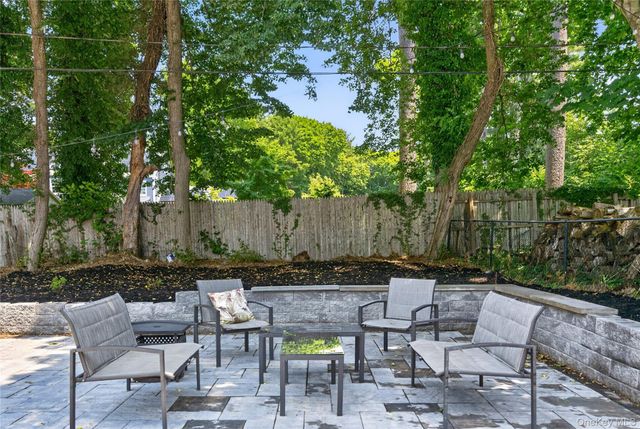 5 Kohlsaat Court, Smithtown, NY 11787
