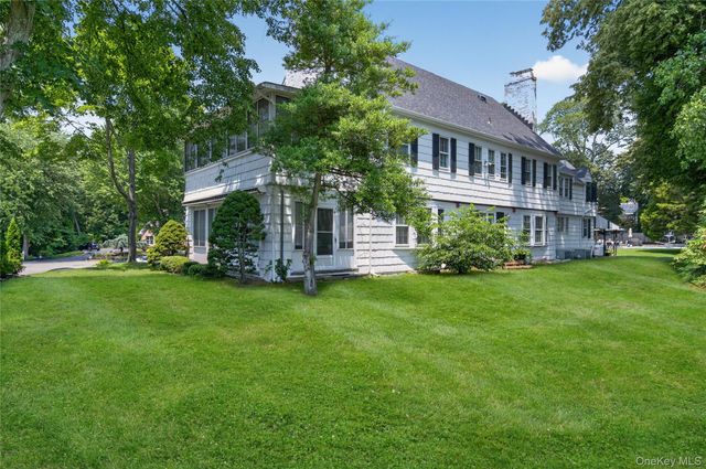 5 Kohlsaat Court, Smithtown, NY 11787
