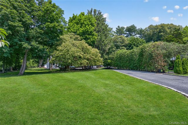 5 Kohlsaat Court, Smithtown, NY 11787