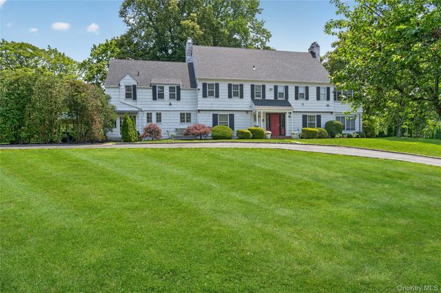 5 Kohlsaat Court, Smithtown, NY 11787