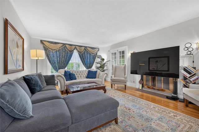 5 Kohlsaat Court, Smithtown, NY 11787