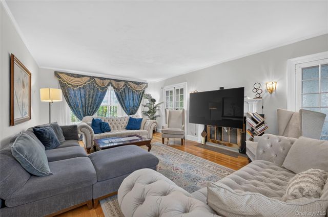 5 Kohlsaat Court, Smithtown, NY 11787