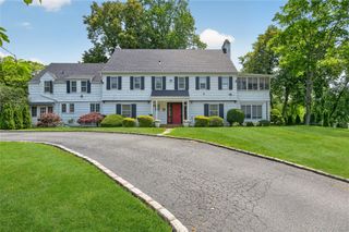 5 Kohlsaat Court, Smithtown, NY 11787