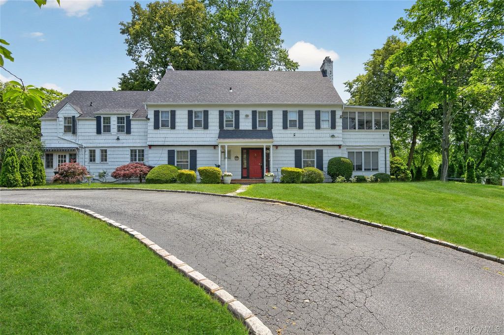 5 Kohlsaat Court, Smithtown, NY 11787