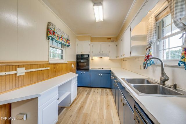 717 Old Stage Road, Surgoinsville, TN 37873