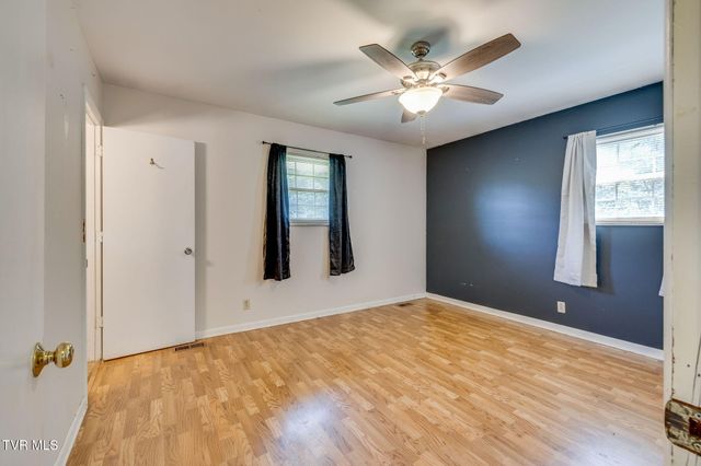 717 Old Stage Road, Surgoinsville, TN 37873