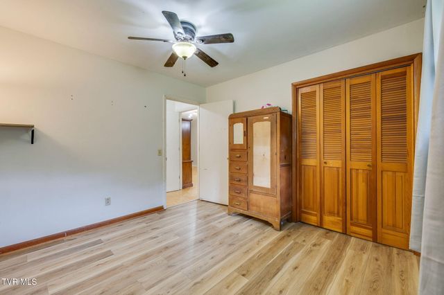 717 Old Stage Road, Surgoinsville, TN 37873
