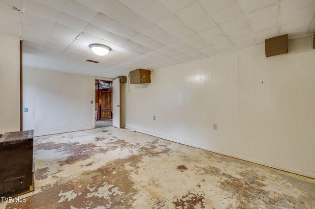 717 Old Stage Road, Surgoinsville, TN 37873
