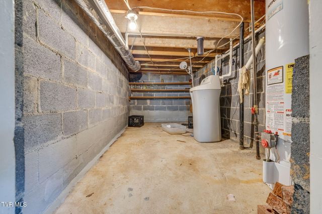 717 Old Stage Road, Surgoinsville, TN 37873