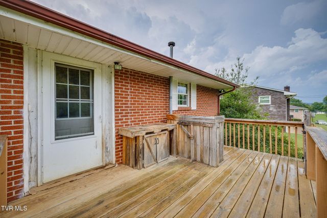 717 Old Stage Road, Surgoinsville, TN 37873