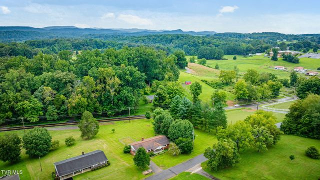717 Old Stage Road, Surgoinsville, TN 37873