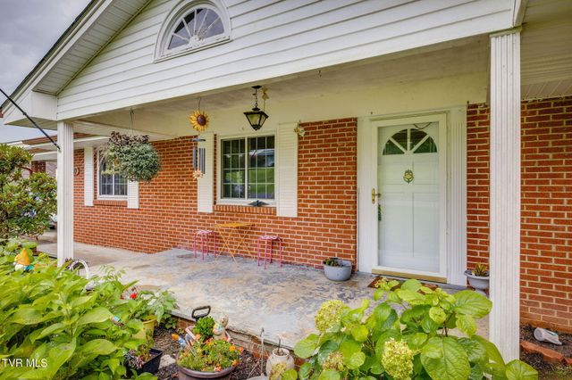 717 Old Stage Road, Surgoinsville, TN 37873