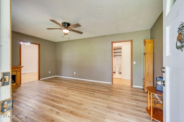 717 Old Stage Road, Surgoinsville, TN 37873