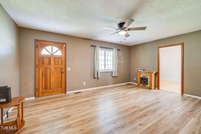 717 Old Stage Road, Surgoinsville, TN 37873