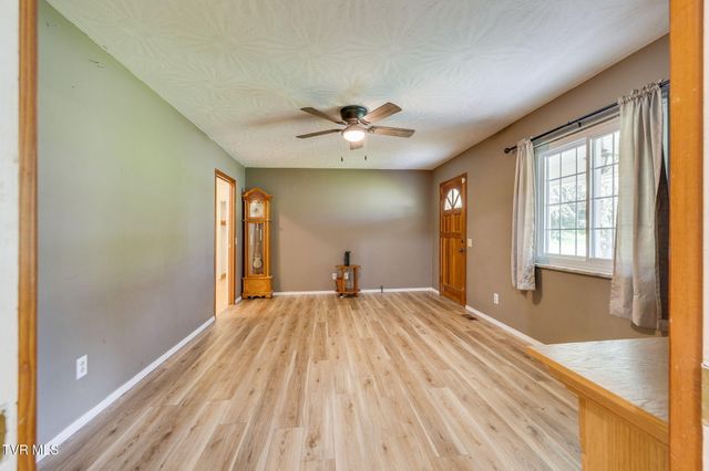 717 Old Stage Road, Surgoinsville, TN 37873
