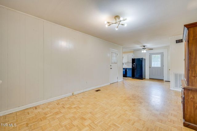 717 Old Stage Road, Surgoinsville, TN 37873