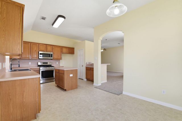 2121 Crimson Lake Lane, League City, TX 77573