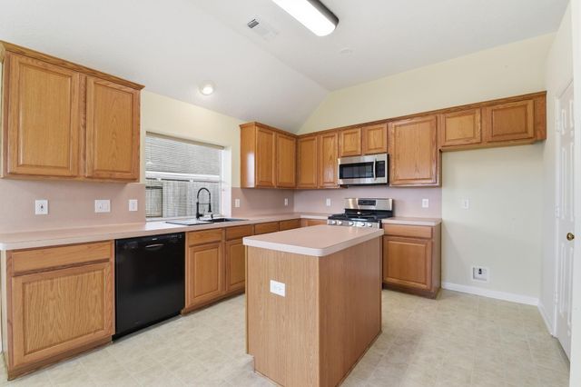 2121 Crimson Lake Lane, League City, TX 77573