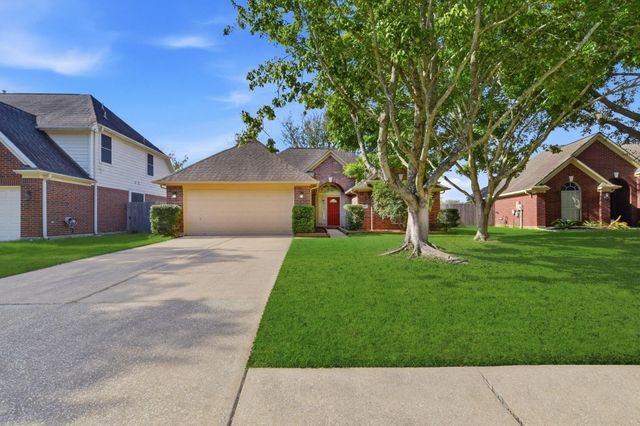 2121 Crimson Lake Lane, League City, TX 77573