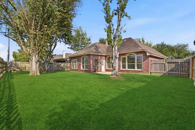 2121 Crimson Lake Lane, League City, TX 77573