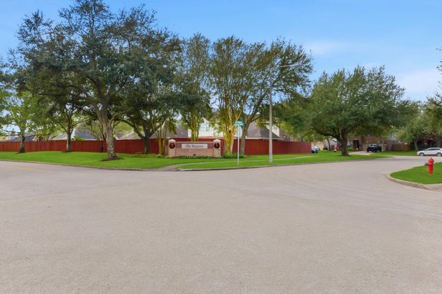 2121 Crimson Lake Lane, League City, TX 77573