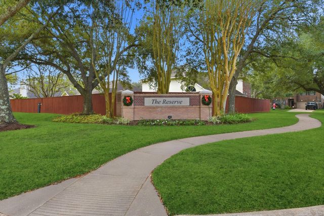 2121 Crimson Lake Lane, League City, TX 77573