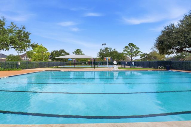 2121 Crimson Lake Lane, League City, TX 77573