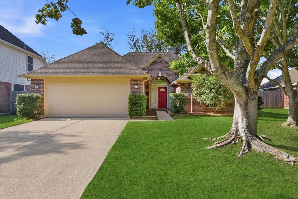 2121 Crimson Lake Lane, League City, TX 77573