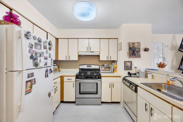 122 Longfield Court, East Brunswick, NJ 08816