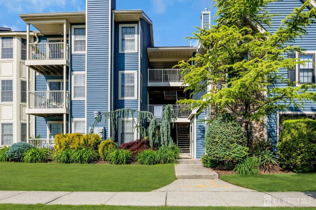 122 Longfield Court, East Brunswick, NJ 08816