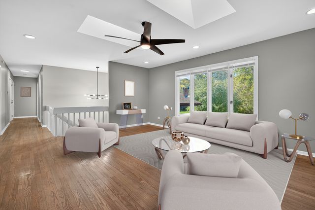 1245 WINAKI Trail, Algonquin, IL 60102